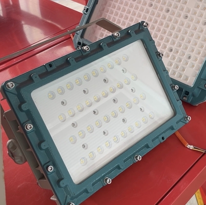 ATEX/IECEx Światło przeciwpowodziowe o świetlności wybuchowej LED ¥ 50 W, 150 W i 200 W, wodoodporność IP66 dla stref niebezpiecznych 1/2 i 21/22
