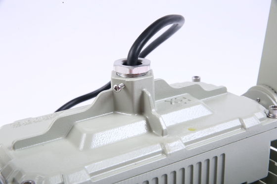 Wysoka lumenność 50w 100w 150w 200w Wydziałowe wybuchoodporne wodoodporne światło LED z pięcioletnią gwarancją