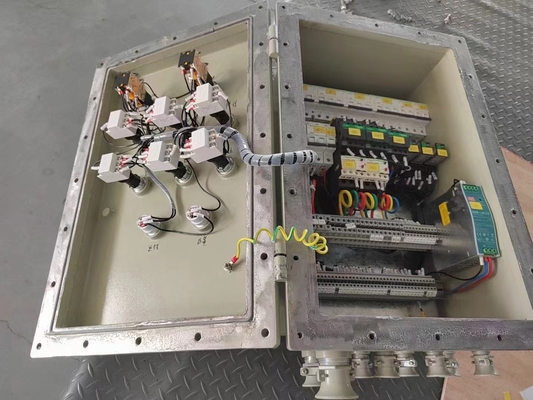 IP65 Panel sterowania elektrycznego zamontowany na ścianie ze stali nierdzewnej