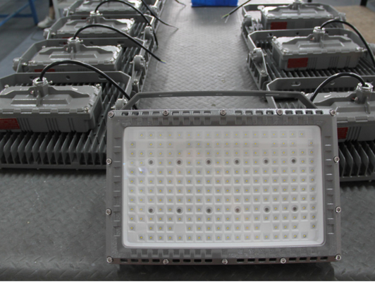 Wysoka lumenność 50w 100w 150w 200w Wydziałowe wybuchoodporne wodoodporne światło LED z pięcioletnią gwarancją