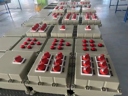 IP65 Panel sterowania elektrycznego zamontowany na ścianie ze stali nierdzewnej
