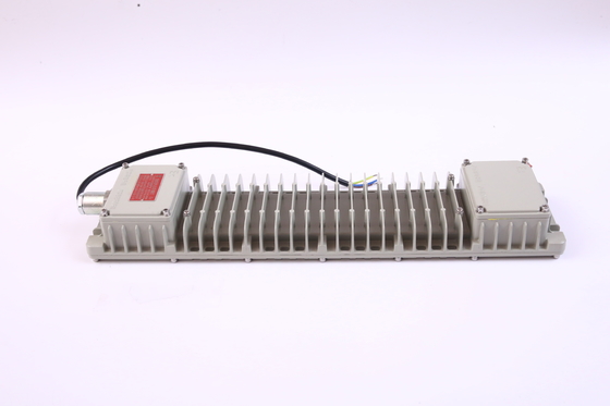 Poziom ochrony IP66 i WF2 Światło liniowe o świetlnej odporności na wybuchy 100-277VAC Wydajność 100lm/W dla obszarów przemysłowych