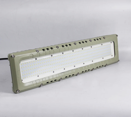 Poziom ochrony IP66 i WF2 Światło liniowe o świetlnej odporności na wybuchy 100-277VAC Wydajność 100lm/W dla obszarów przemysłowych