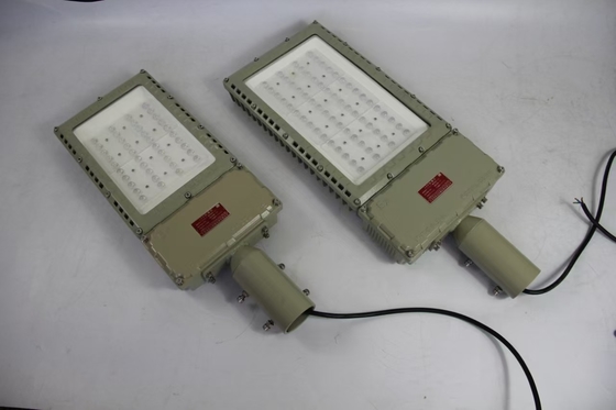 100W 130lm/W Światła przeciwwybuchowe Światła przeciwpowodziwe zewnętrzne wodoodporne wysoka sztywność Oświetlenie dużych obiektów