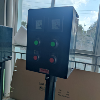 Certyfikowana skrzynka rozdzielcza oświetleniowa ATEX CNEX serii CXM Ex D E IIC, przeciwwybuchowa, ze stopniem ochrony IP66, trwała obudowa aluminiowa do stref zagrożonych wybuchem