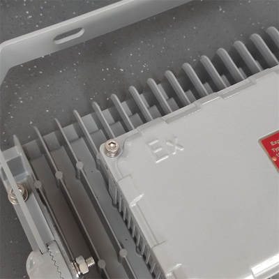 200W ATEX-certyfikowane wybuchoodporne światło LED ∙ Rozwiązanie oświetlenia płomienioodpornego dla strefy ropy naftowej i gazu 1 ∙ 160lm/W wysoka moc światła