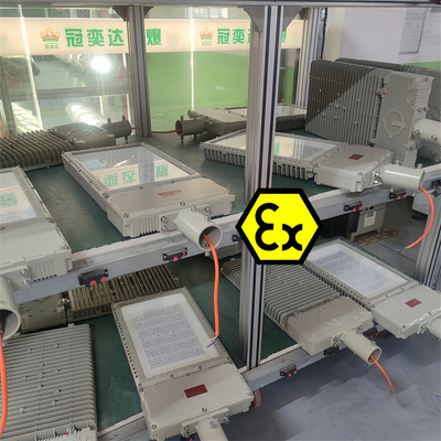 Wybuchoodporny naświetlacz LED IP66 do użytku zewnętrznego, certyfikowany przez ATEX, IECEx, CNEX, idealny do platform morskich, rafinerii i zakładów o niebezpiecznym środowisku