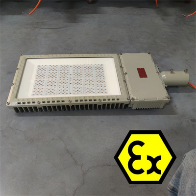 ATEX 220V 380V Światło przeciwwybuchowe LED Aluminium IP66 WF2 dla przemysłu naftowego i gazowego