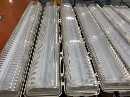 Światło fluorescencyjne odporne na ekstremalne warunki