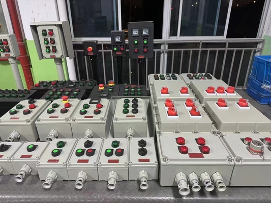 Certyfikowane płomienioodporne panele ATEX CNEX z napędem AC220/380v powlekane w proszku w celu zwiększenia trwałości