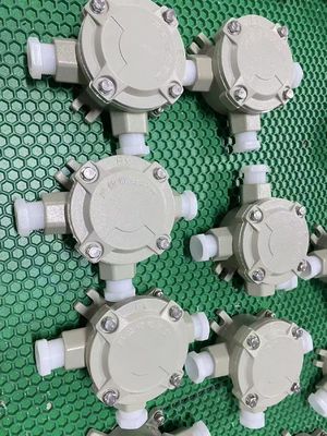 ATEX Wybuchoodporne Sta/Aluminium wodoodporne wielointerfejsów skrzynki łącznikowej z zwiększonym bezpieczeństwem IP66