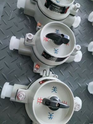 Przełącznik obrotowy przeciwwybuchowy 220V / 380V z WF2 Szara Strefa 22