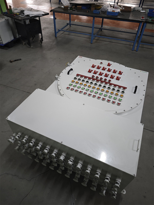ATEX 380V płomienioodporne panele sterujące Panel dystrybucji energii przemysłowej Aluminiowy Materiał przeciwkorrozyjny IP66 dla strefy niebezpiecznej1 2 21 22 Prąd nominalny ≤ 250A