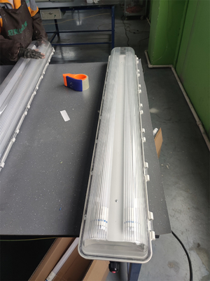 2*54W Światło fluorescencyjne przeciwwybuchowe ATEX IECEx Certyfikowany wodoodporny WF2 100lm/w Świetlność wydajność sufitu montaż dla strefy 21 22 1 2
