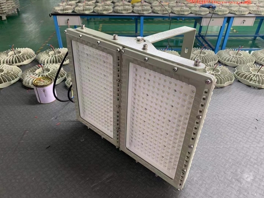 CREE 50-240 Watt LED Flood Light z żywotnością 50 000 godzin i dostosowywalnym kolorem
