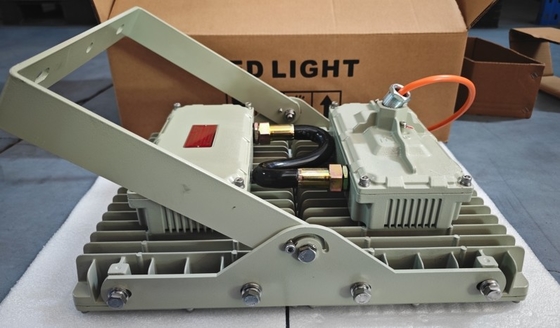 300W IP66 Przemysłowa oprawa oświetleniowa, montowana na suficie, wydajność 130lm/w, strefa 1, przeciwwybuchowa lampa LED do zastosowań przemysłowych