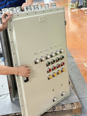 Skrzynka rozdzielcza oświetleniowa przeciwwybuchowa serii ATEX CNEX CXM Ex D IIC IP66 aluminiowa, idealna do stref zagrożonych wybuchem
