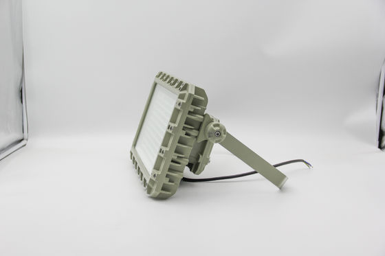 Przeciwwybuchowy reflektor LED – energooszczędny, stopień ochrony IP66 dla zakładów chemicznych i platform morskich