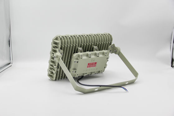 Przeciwwybuchowy reflektor LED – energooszczędny, stopień ochrony IP66 dla zakładów chemicznych i platform morskich