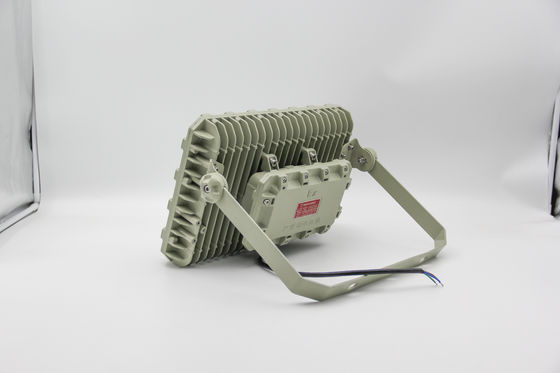 Przeciwwybuchowy reflektor LED – energooszczędny, stopień ochrony IP66 dla zakładów chemicznych i platform morskich