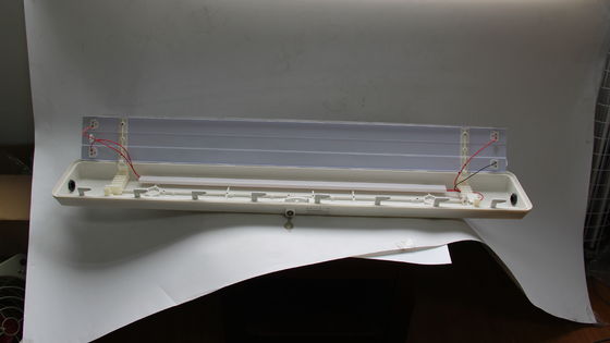 Liniowa lampa LED przeciwwybuchowa serii BYS z potrójną certyfikacją – ATEX/IECEx/CNEX. Zatwierdzona oprawa LED do stref zagrożonych wybuchem, stopień ochrony IP66, 5-letnia gwarancja, możliwość dostosowania mocy i rozmiaru.