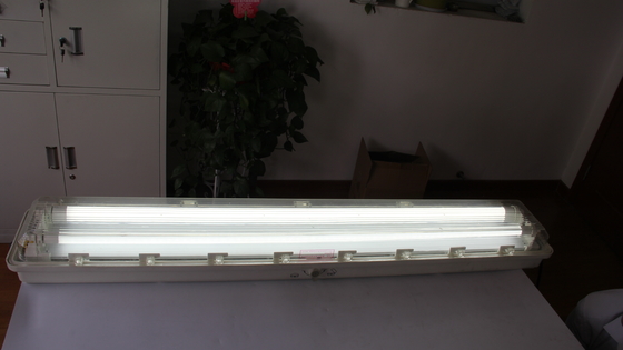 Wodaodporna lampa liniowa LED wybuchoodporna do platform naftowych, zakładów chemicznych i stacji benzynowych      ATEX/IECEx/CNEX Certyfikowany, energooszczędny, trwały, łatwy w montażu