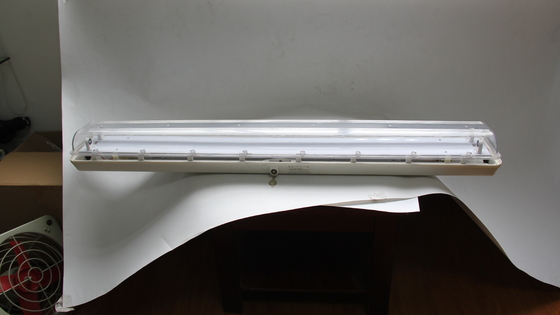Wodaodporna lampa liniowa LED wybuchoodporna do platform naftowych, zakładów chemicznych i stacji benzynowych      ATEX/IECEx/CNEX Certyfikowany, energooszczędny, trwały, łatwy w montażu