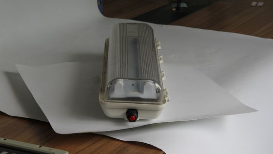 Do obszarów niebezpiecznych dla przemysłu naftowego i gazowego, zakładów chemicznych, górnictwa, obiektów morskich, liniowa lampa LED przeciwwybuchowa, klasa przemysłowa IP66, energooszczędna konstrukcja redukuje, trwała 0,6/1,2 m ATEX/IECEx/CNEX