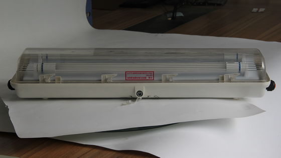 Wytrzymała lampa liniowa LED 0,6 m/1,2 m ATEX/IECEx/CNEX, przeciwwybuchowa, przemysłowa, stopień ochrony IP66, oświetlenie do stref zagrożonych wybuchem, dla zakładów naftowych i gazowych, chemicznych, górniczych, obiektów morskich. Energooszczędna konstrukcja redukuje