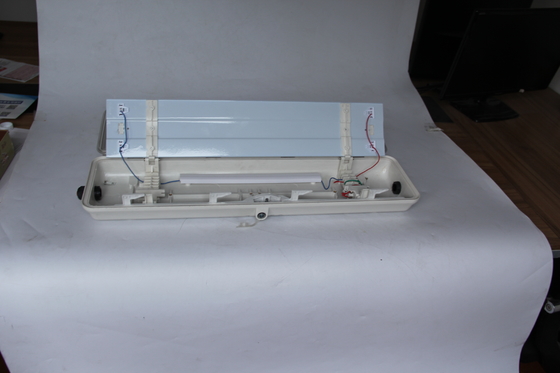 1200mm Długość 18w 100lm/w Wydajność Światło liniowe LED do obszarów przemysłowych i przemysłu chemicznego
