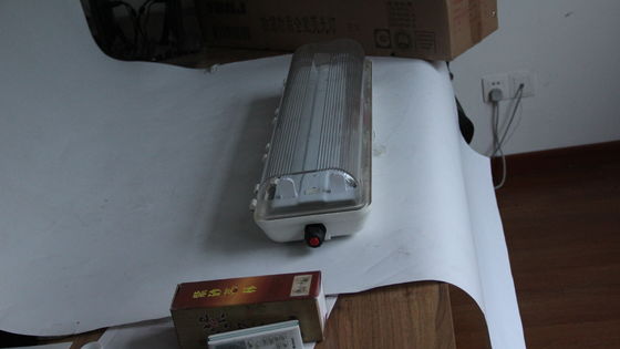 Wytrzymała lampa liniowa LED 0,6 m/1,2 m ATEX/IECEx/CNEX, przeciwwybuchowa, przemysłowa, stopień ochrony IP66, oświetlenie do stref zagrożonych wybuchem, dla zakładów naftowych i gazowych, chemicznych, górniczych, obiektów morskich. Energooszczędna konstrukcja redukuje