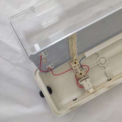 Do obszarów niebezpiecznych dla przemysłu naftowego i gazowego, zakładów chemicznych, górnictwa, obiektów morskich, liniowa lampa LED przeciwwybuchowa, klasa przemysłowa IP66, energooszczędna konstrukcja redukuje, trwała 0,6/1,2 m ATEX/IECEx/CNEX