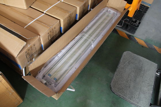 Wytrzymała lampa liniowa LED 0,6 m/1,2 m ATEX/IECEx/CNEX, przeciwwybuchowa, przemysłowa, stopień ochrony IP66, oświetlenie do stref zagrożonych wybuchem, dla zakładów naftowych i gazowych, chemicznych, górniczych, obiektów morskich. Energooszczędna konstrukcja redukuje