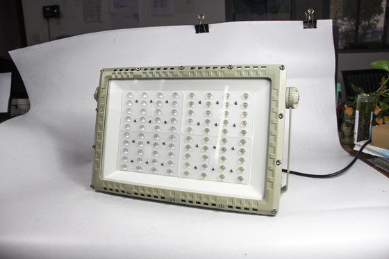 Wybuchoodporna lampa LED drogowa 250W | Certyfikat ATEX CNEX dla strefy 1 i 2 zagrożonych wybuchem