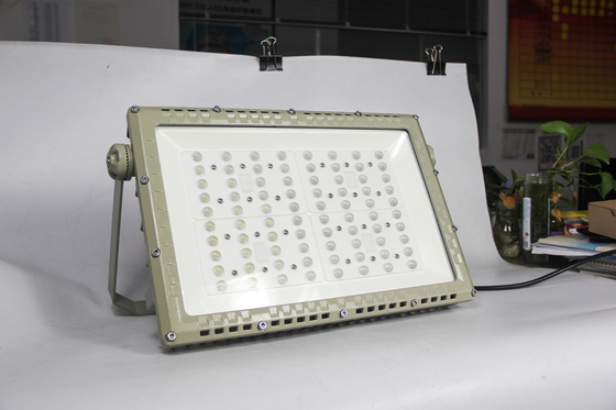 Wybuchoodporna lampa LED drogowa 250W | Certyfikat ATEX CNEX dla strefy 1 i 2 zagrożonych wybuchem