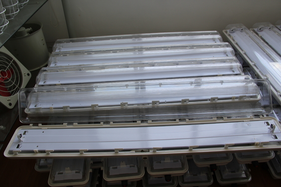 ATEX/IECEx/CNEX Approved Hazardous Area LED Fixture, IP66 Rated, 5-letnia gwarancja, dostosowywalna moc i rozmiar Trwałe światło liniowe typu BYS z potrójną certyfikacją