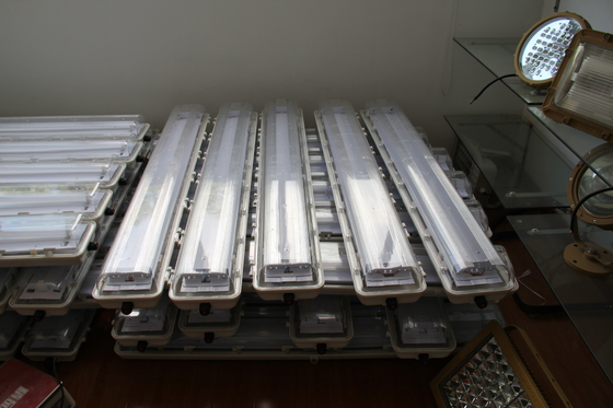 ATEX/IECEx/CNEX Approved Hazardous Area LED Fixture, IP66 Rated, 5-letnia gwarancja, dostosowywalna moc i rozmiar Trwałe światło liniowe typu BYS z potrójną certyfikacją