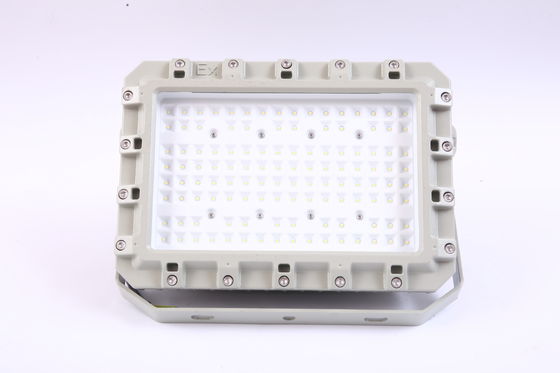 Oświetlenie zewnętrzne LED typu floodlight, ognioodporne, o temperaturze barwowej 6000-6500K i CRI 70 ±2