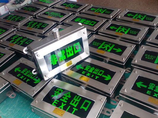 Przemysłowa klasa IP66, 180 minut awaryjnego czasu świecenia, znak ewakuacyjny LED do środowisk niebezpiecznych z funkcją oświetlenia awaryjnego