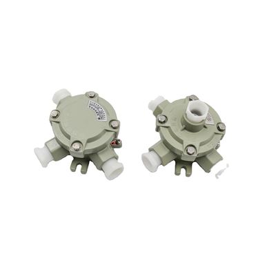 Wąż bezpieczny do środowisk z PYŁEM i GAZEM, w atmosferze WYBUCHOWEJ, odpowiedni do zastosowań w strefach 1, 2 oraz 21, 22. Zapewniamy rozwiązania w zakresie bezpieczeństwa.