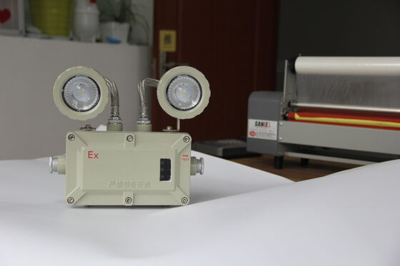 Aluminiowy stop szkła hartowanego, ładowalny 220V IP66 LED Awaryjny znak ewakuacyjny Światła awaryjne Czas trwania 3 godziny