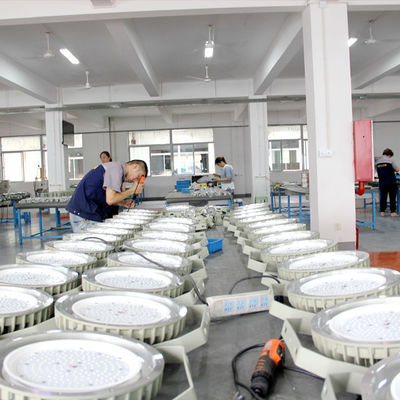 Wybuchoodporna lampa LED High Bay IP66 z certyfikatem ATEX 160lm/W