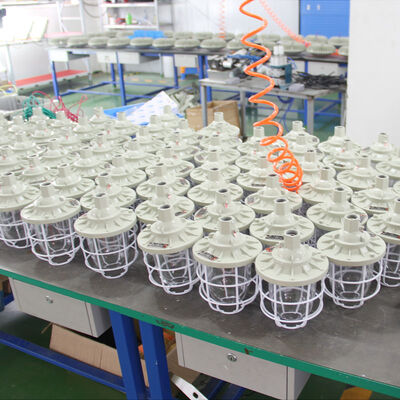 Przenośne oświetlenie LED przeciwwybuchowe IP66 WF2 ze stopu aluminium, odpowiednie do środowisk niebezpiecznych, zastosowań przemysłowych